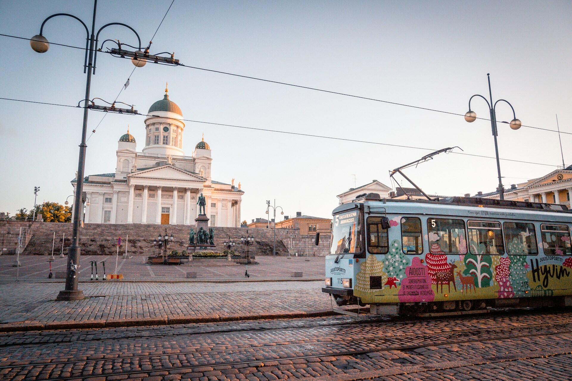 Ratikka Helsingin Senaatintorilla
