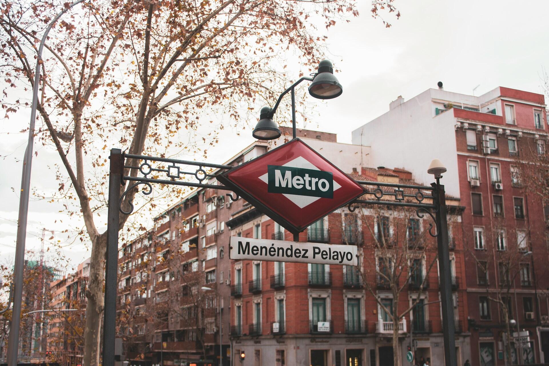 Espanjankielinen metrokyltti