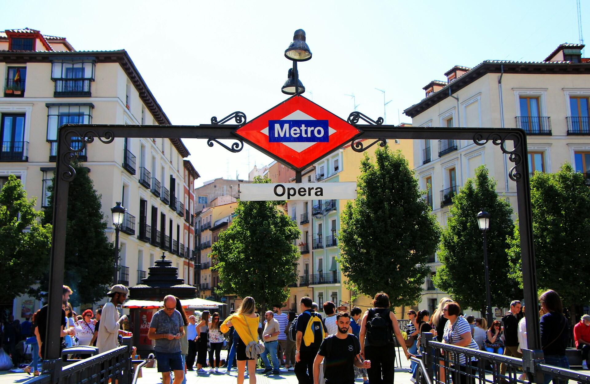 Espanjankielinen metro-kyltti