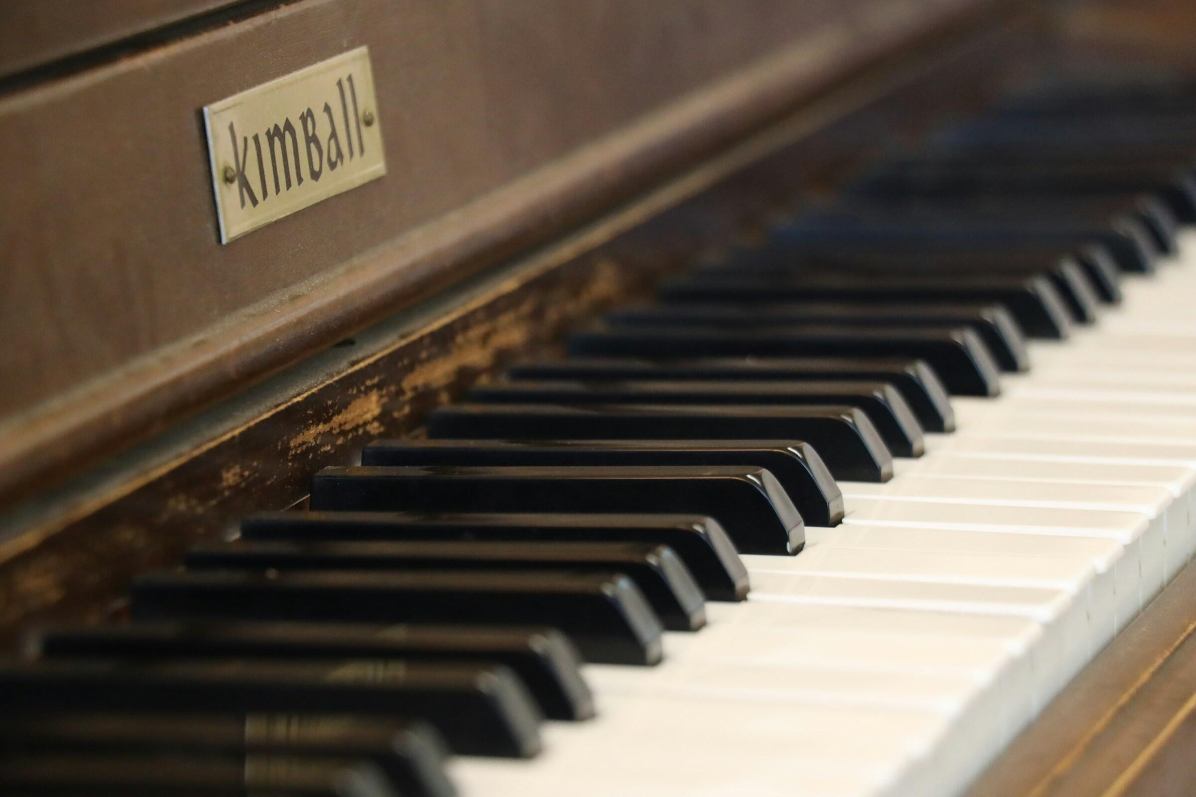 Vanha Kimball piano