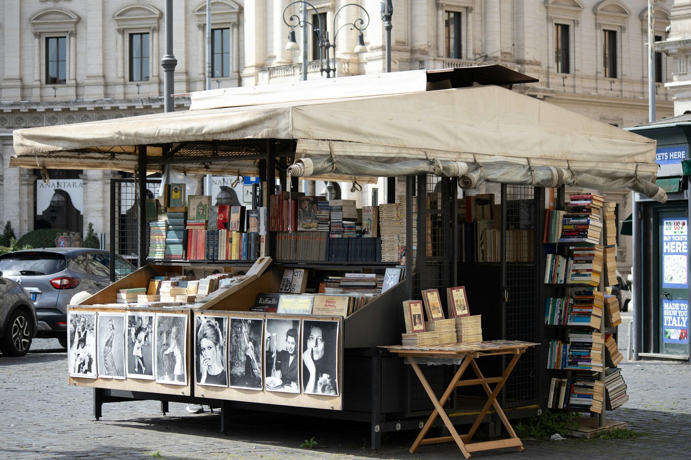 Italialaista kirjallisuutta torilla