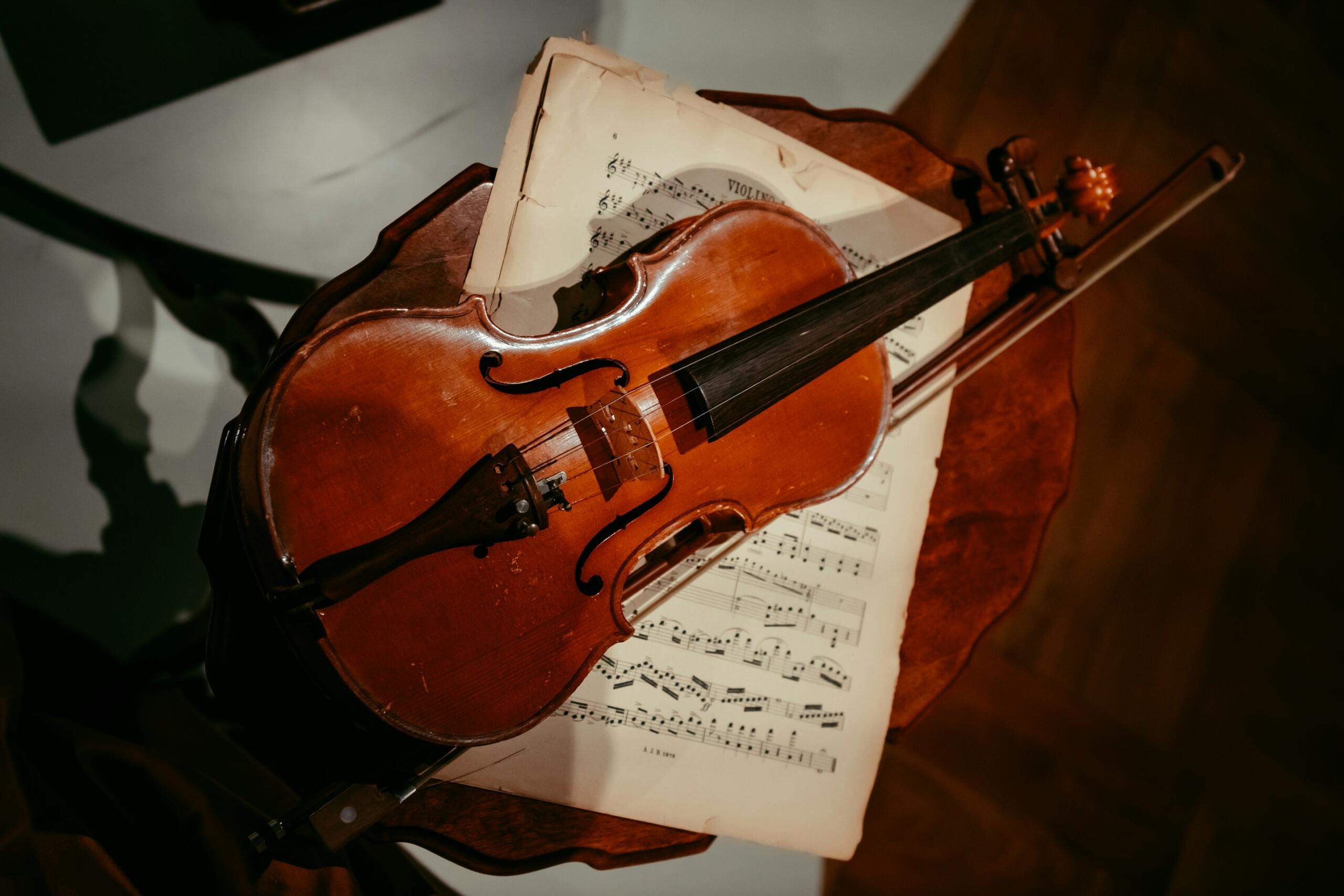 Viulu nuottien päällä