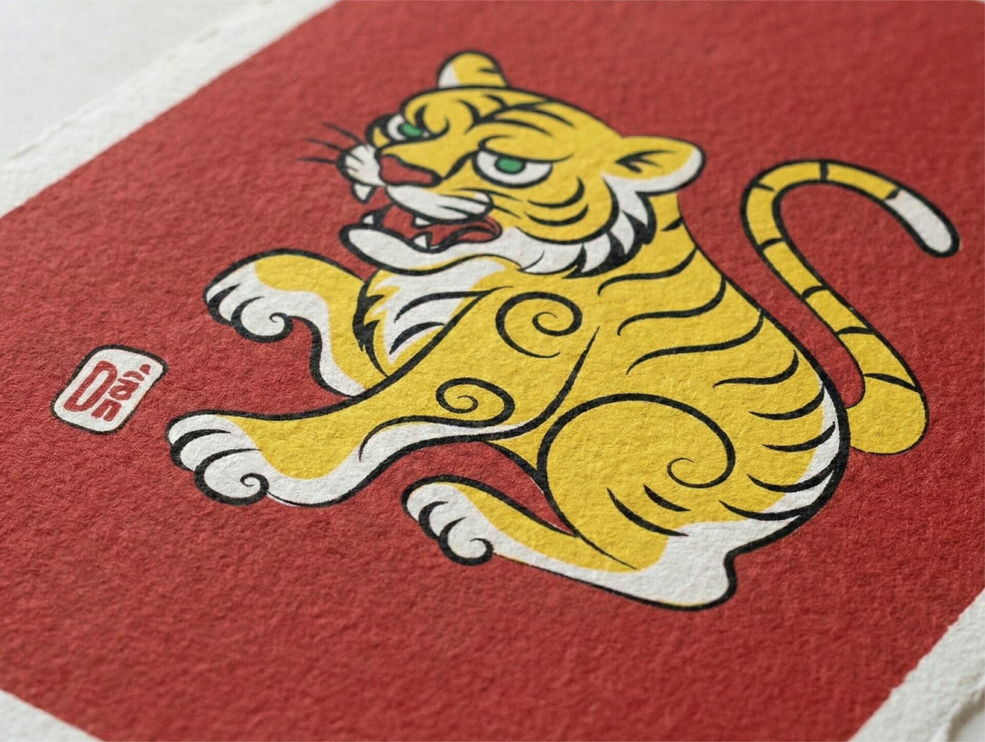 Tiikerimaalaus punaisella taustalla