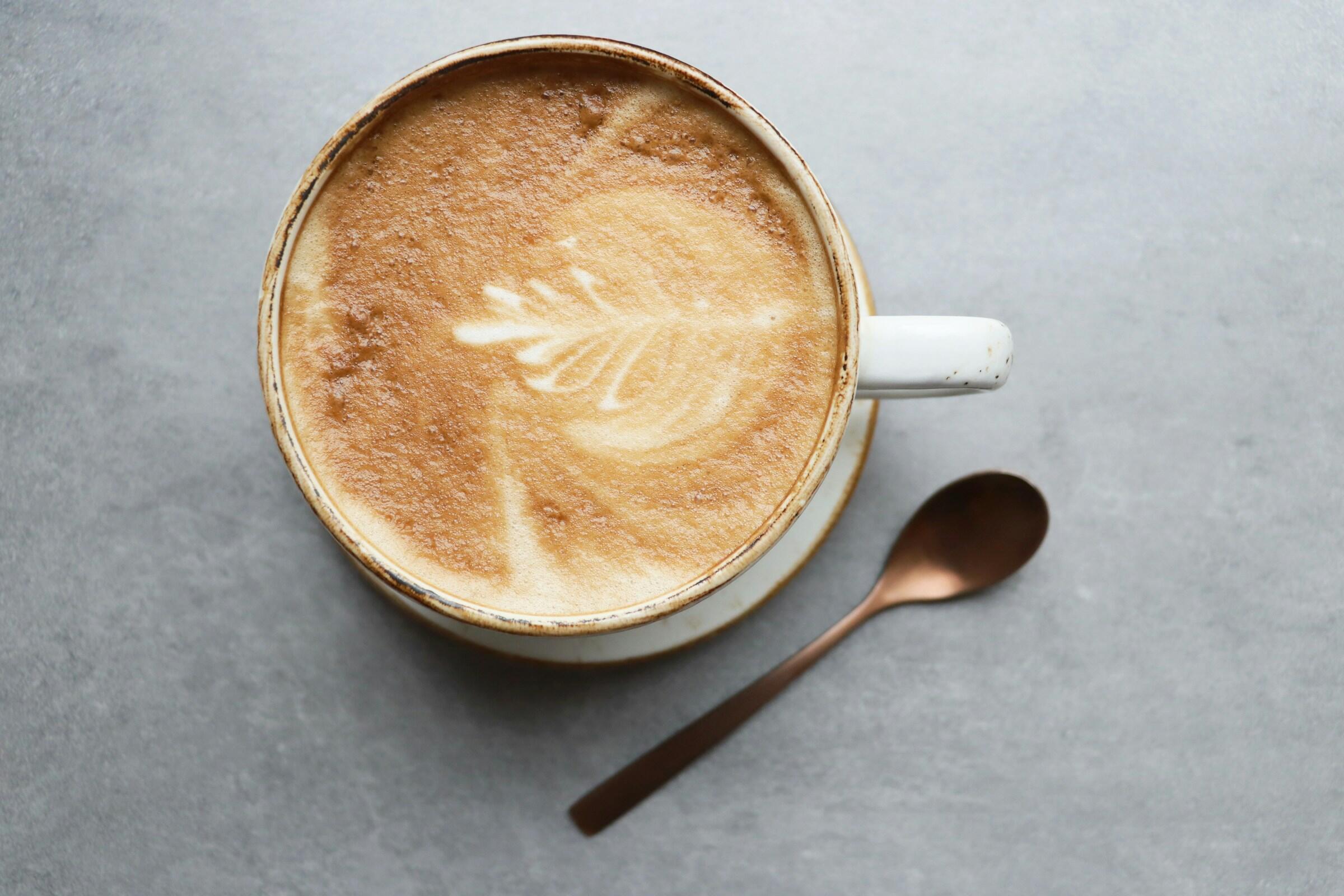 Häilyvä tulppaani latte art