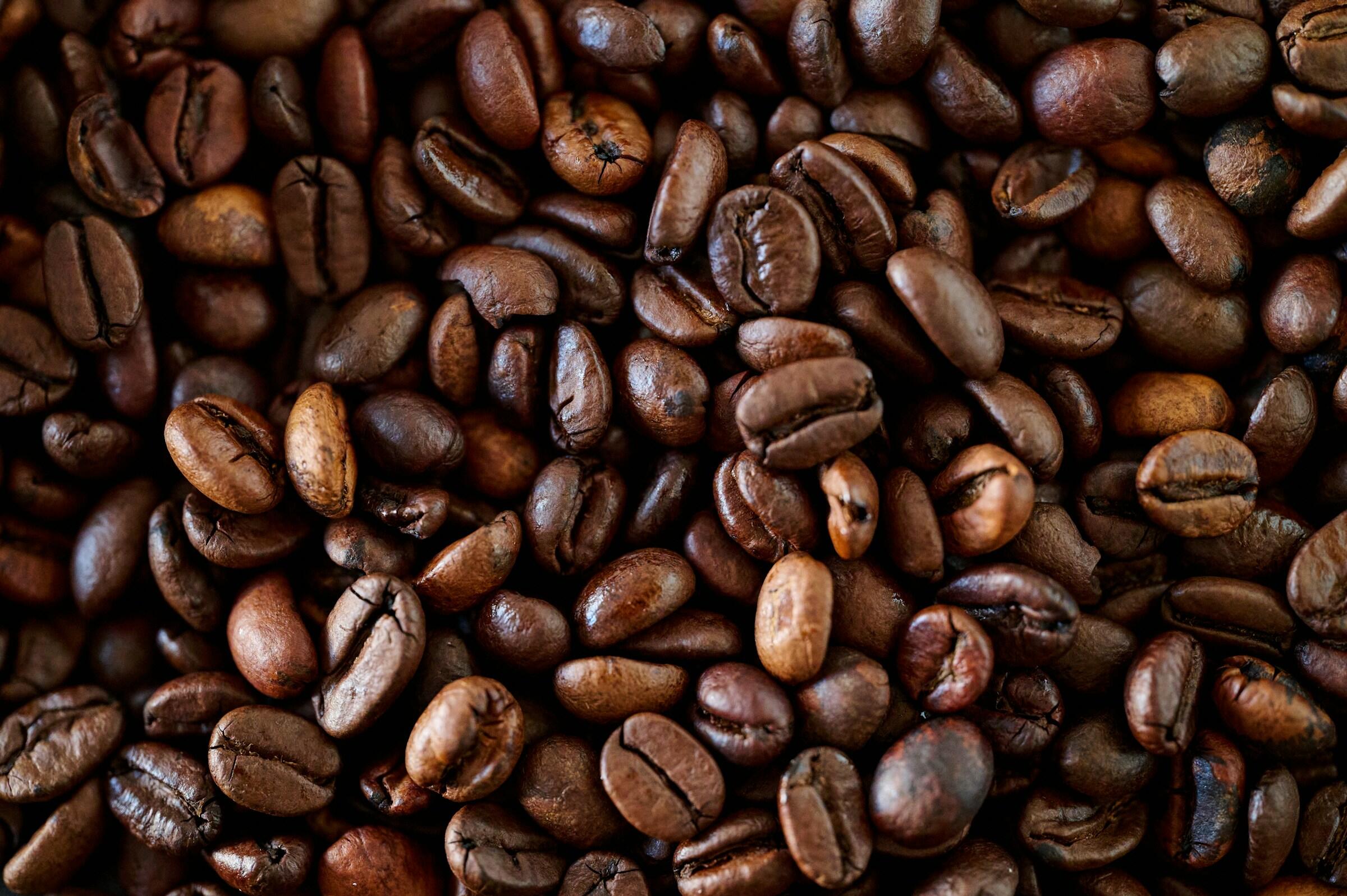 Ruskeita paahdettuja kahvipapuja