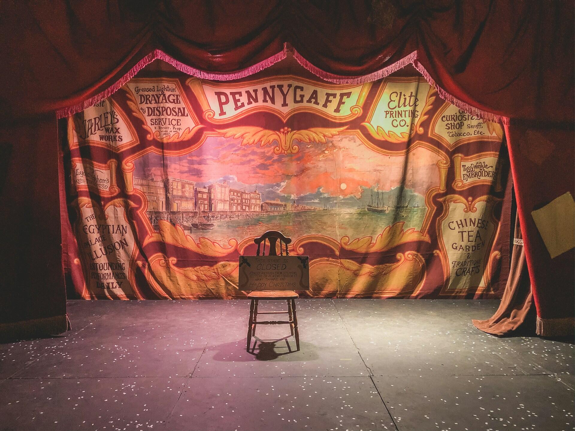 Tuoli teatterilavalla