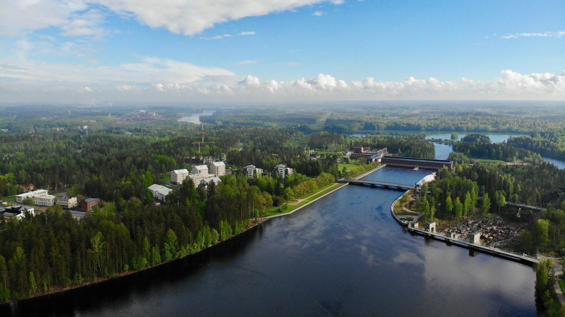 Ilmakuvaa jokimaisemasta