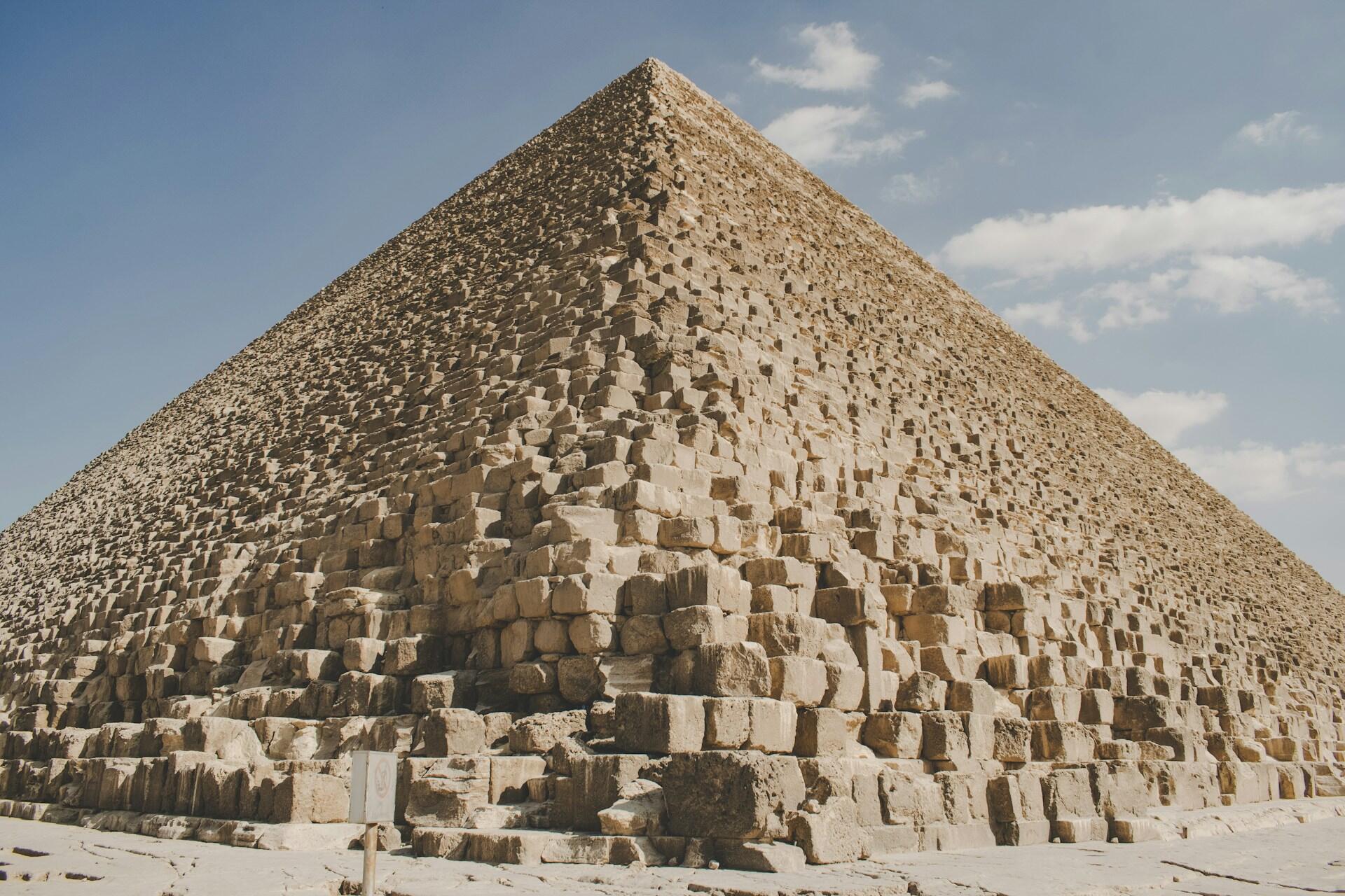 Lähikuvaa pyramidista