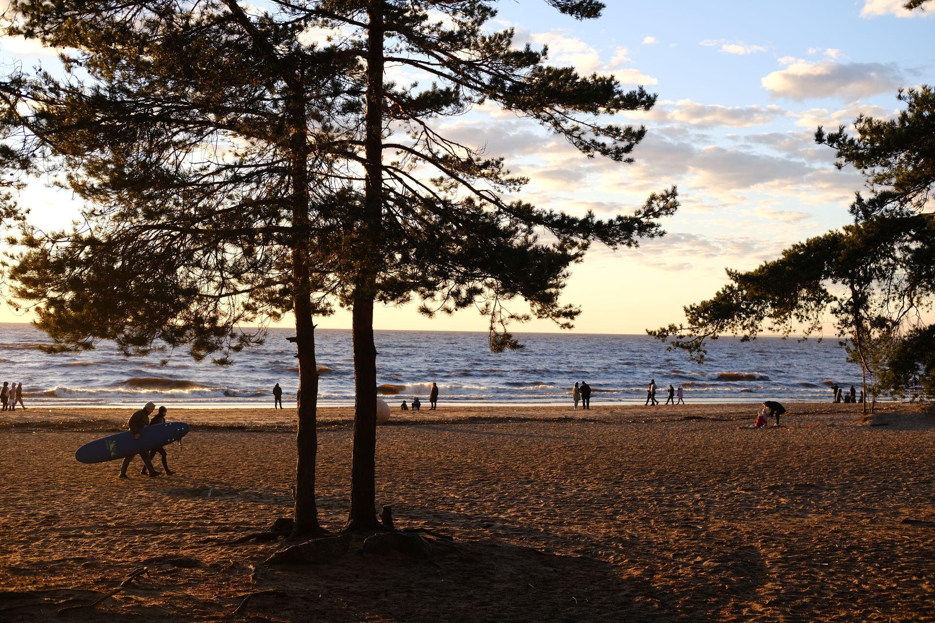 Auringonlasku hiekkarannalla