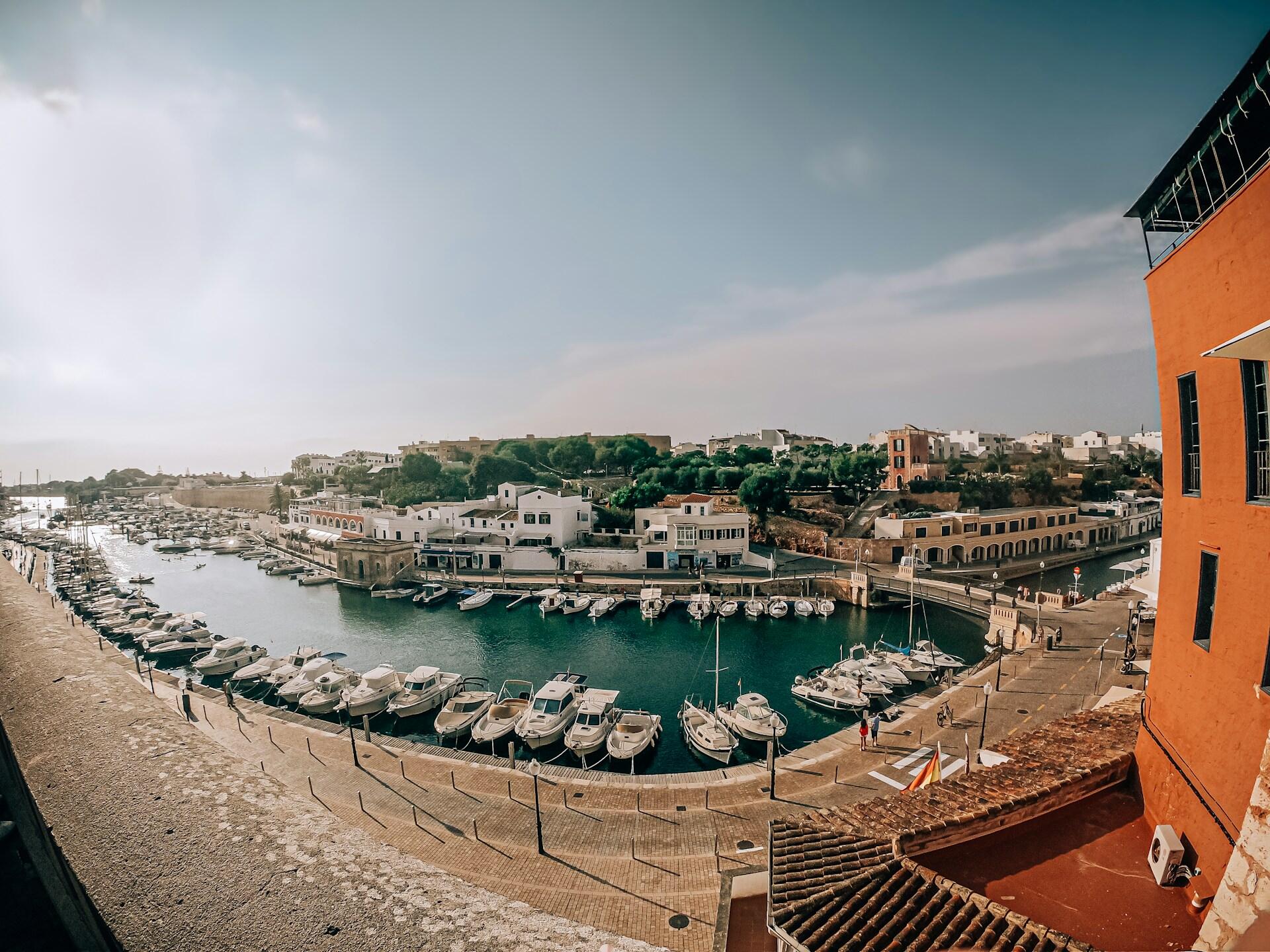 Panoraamakuva venesatamasta