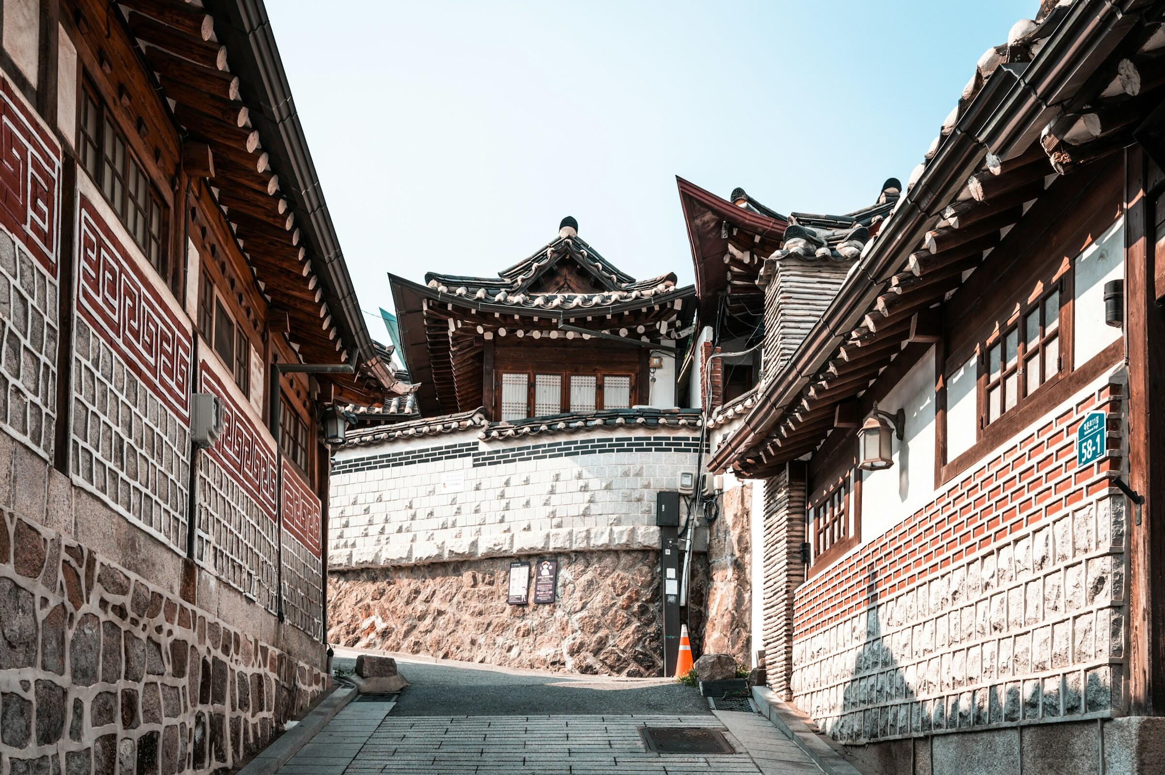 Bukchon Hanokin kylän rakennuksia