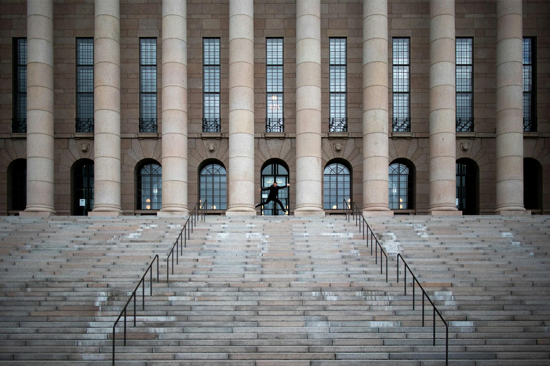 Eduskuntatalon pylväät
