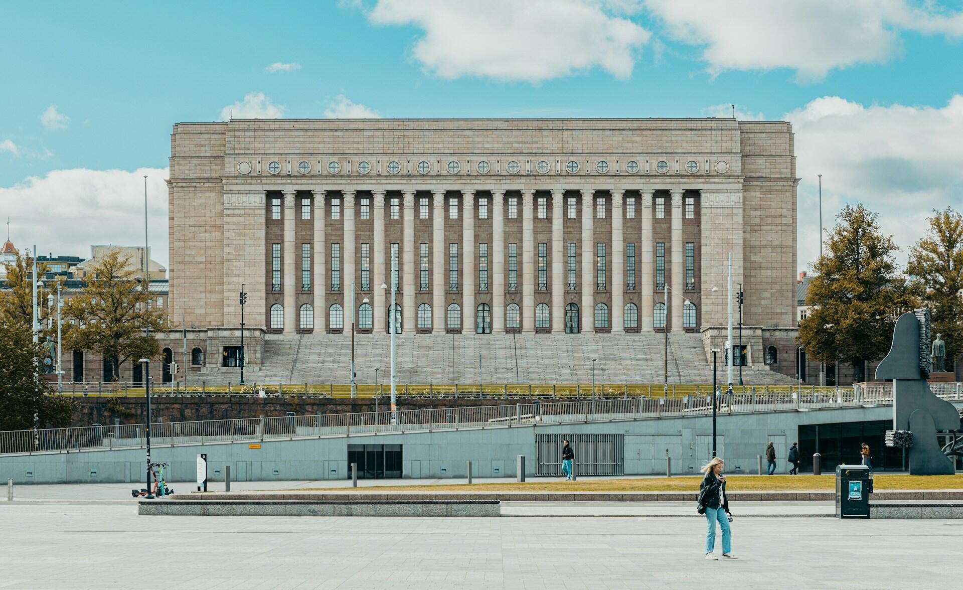 Helsingin Eduskuntatalo päiväsaikaan