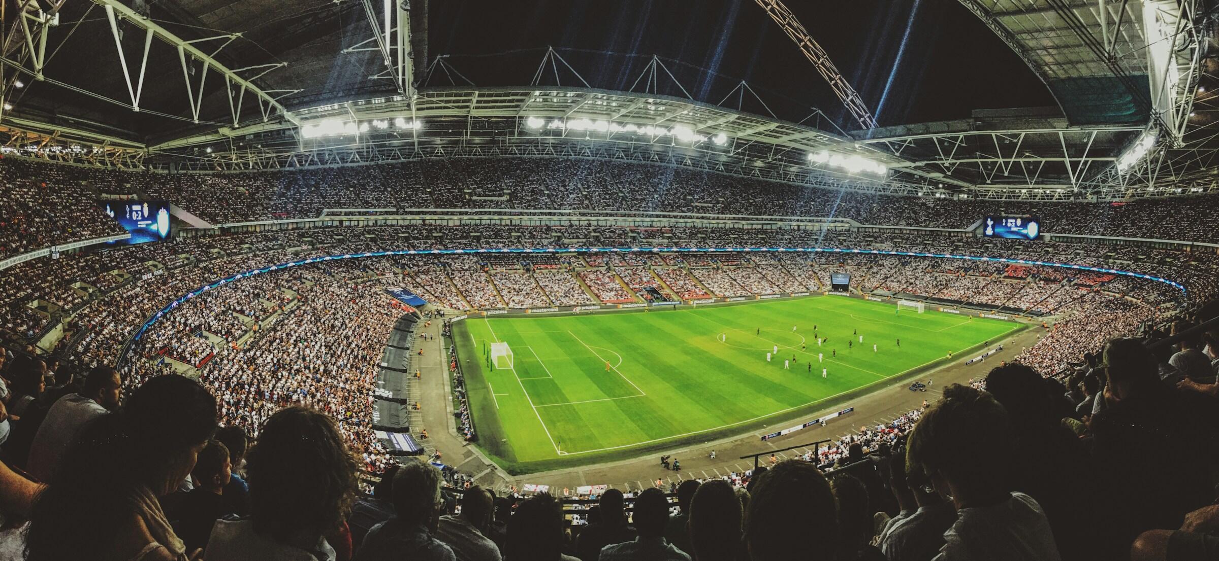 Valioliigan stadium ja täysi katsomo