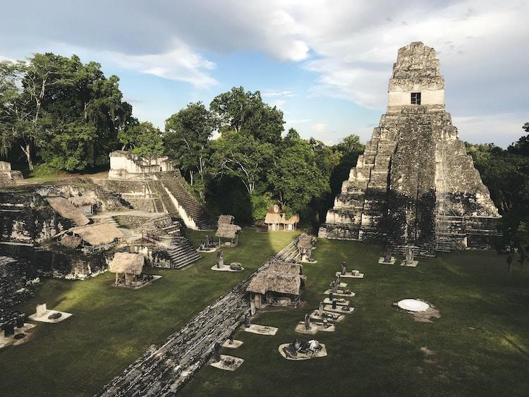 Ruine van Tikal tempel in Guatemala