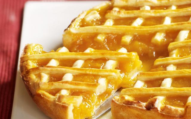 Deze Limburgse vlaai met streekfruit is een bekend regionaal gerecht