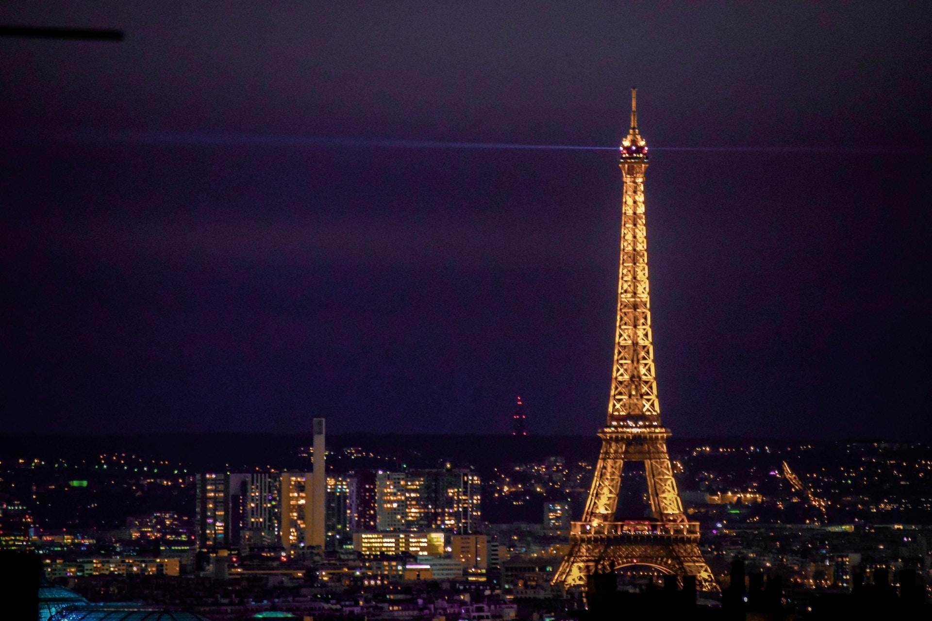Eiffeltoren tijdens de avond