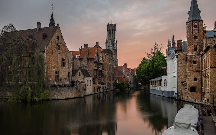 Qua accent is West-Vlaanderen sterk verschillend