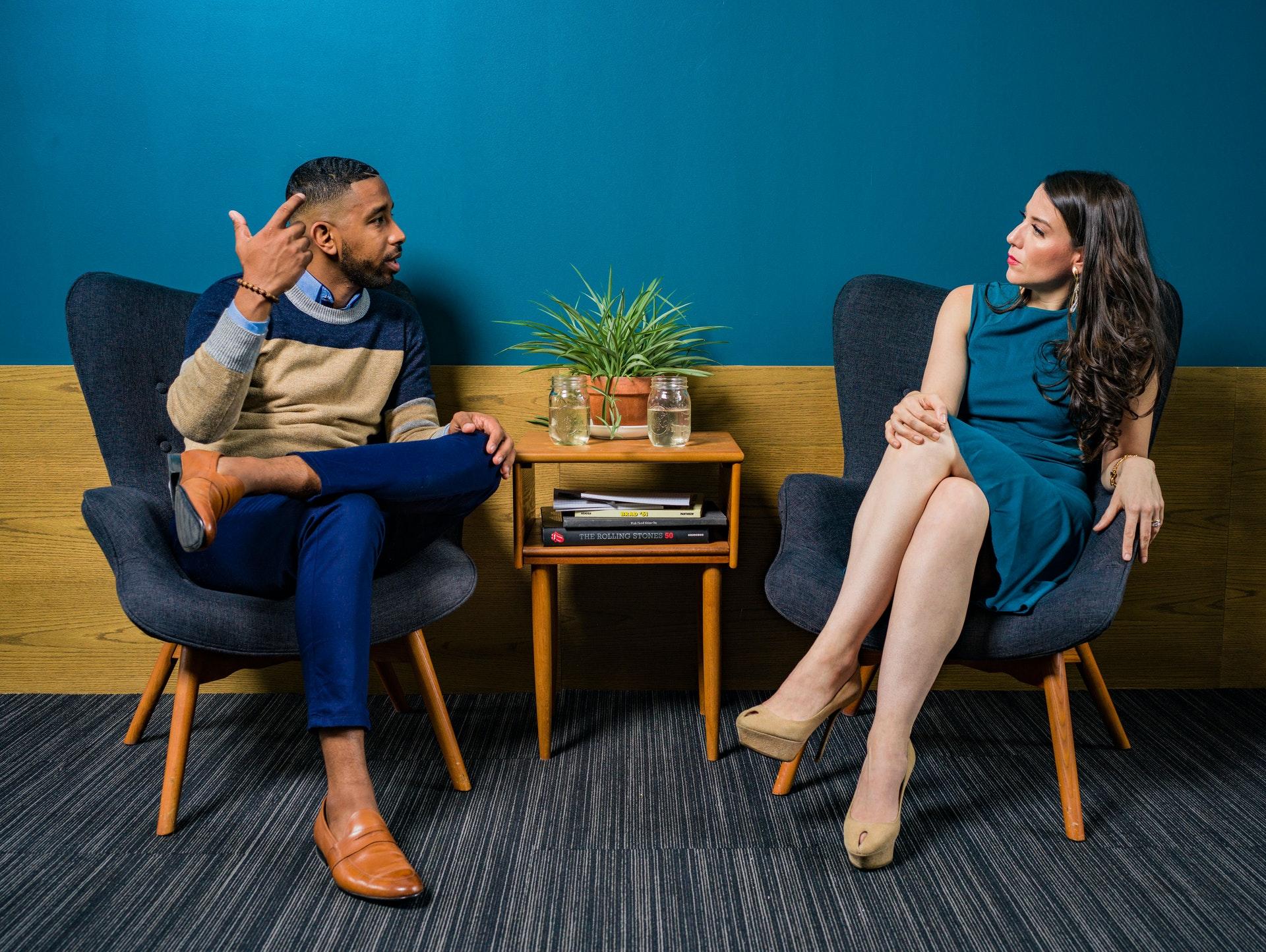 Je kan je uitspraak verbeteren door conversaties te houden
