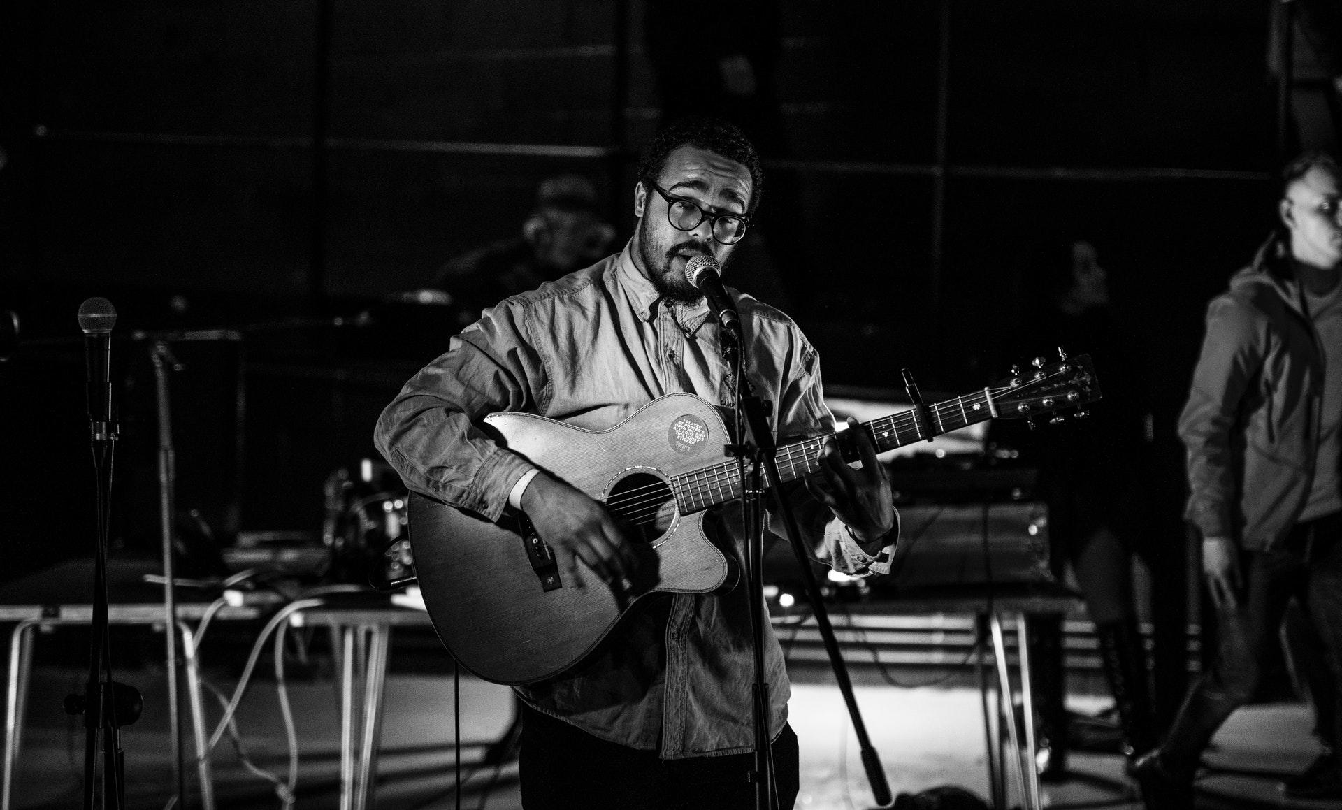 Wie Italiaans spreekt, kan het zo goed als ook zingen