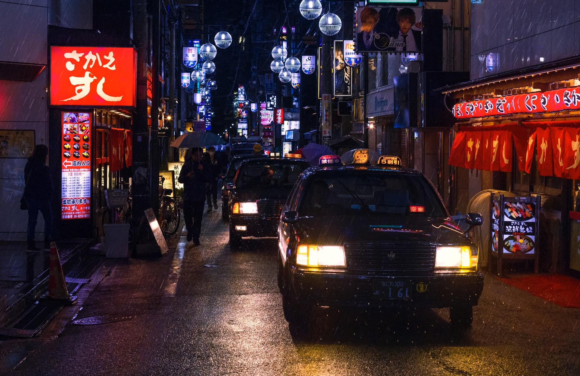 Japanse straat met taxi's