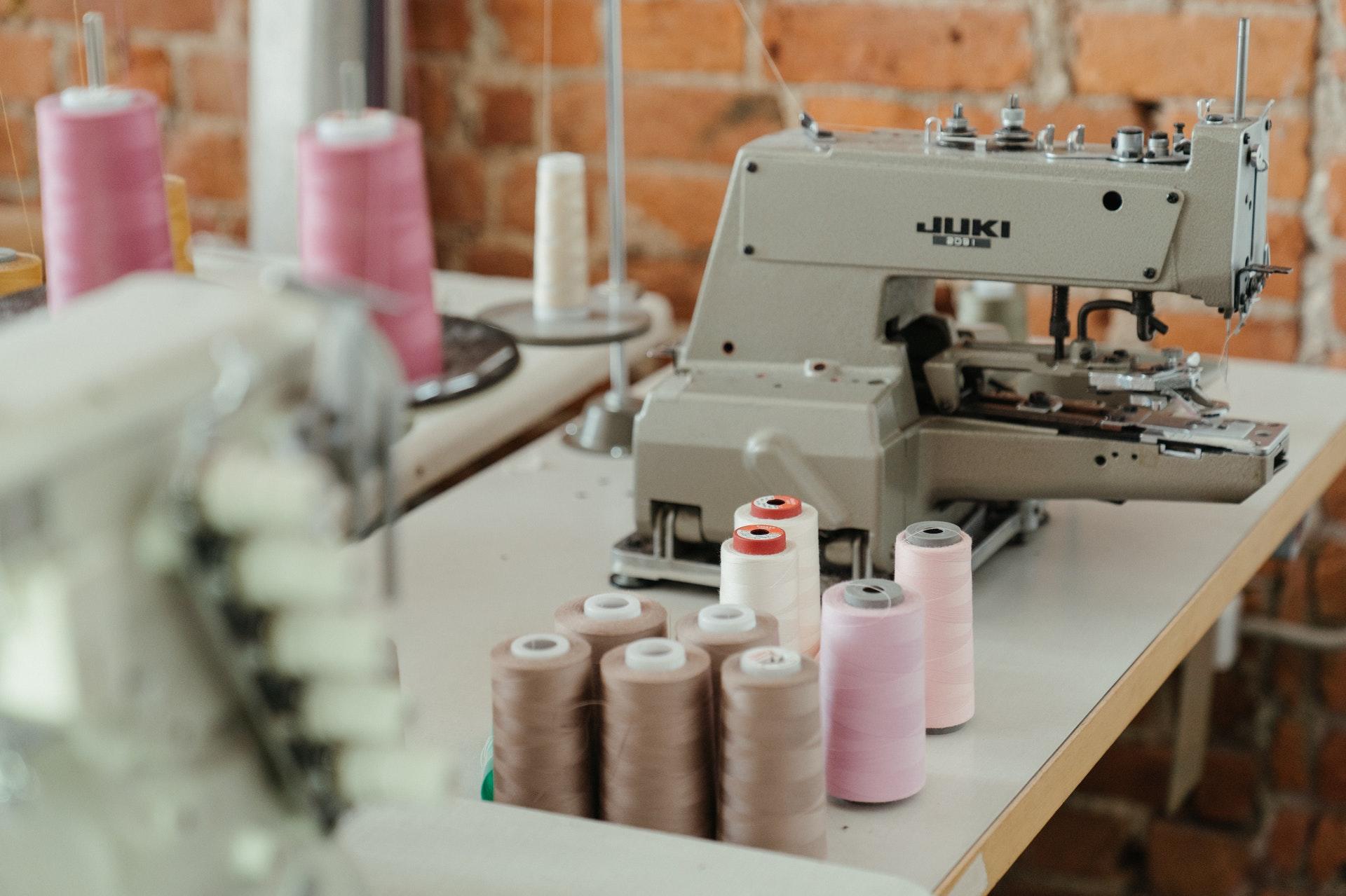 Naaimachines met de nodige draden