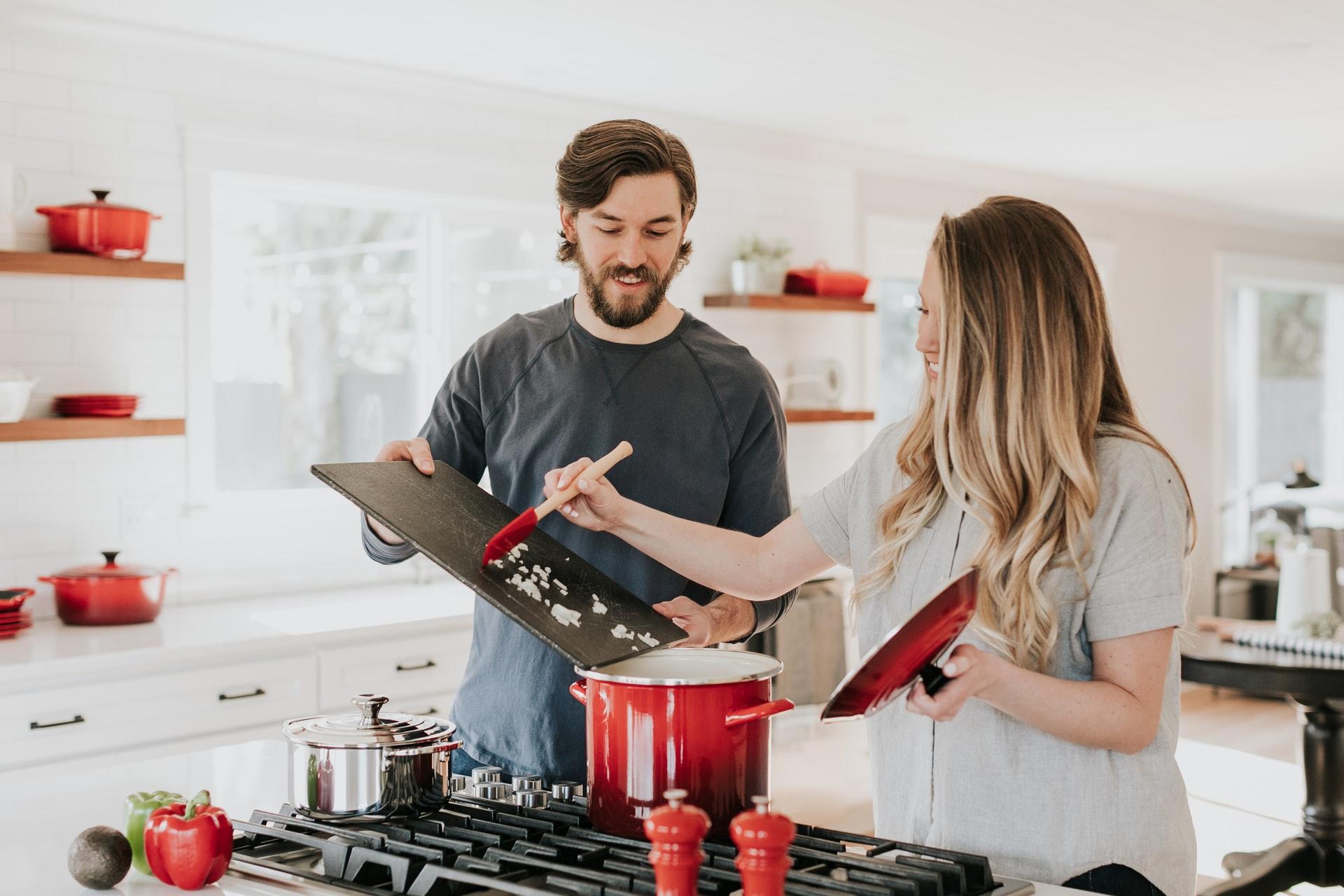 Mensen koken samen
