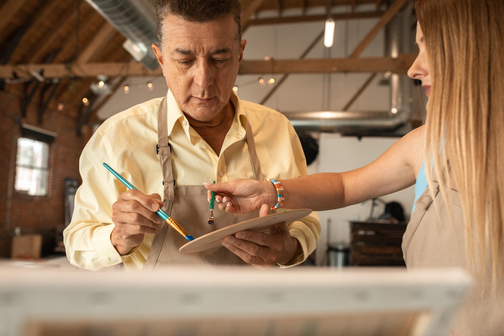 Man en Vrouw in kunstatelier