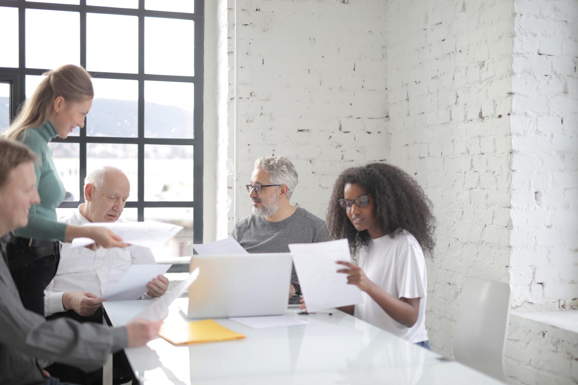Mensen werken met Excel