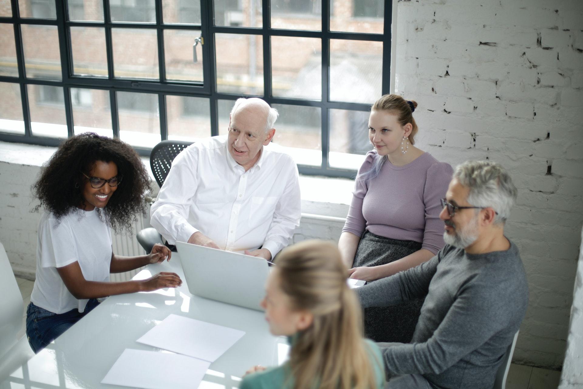 Mensen volgen Excel cursus