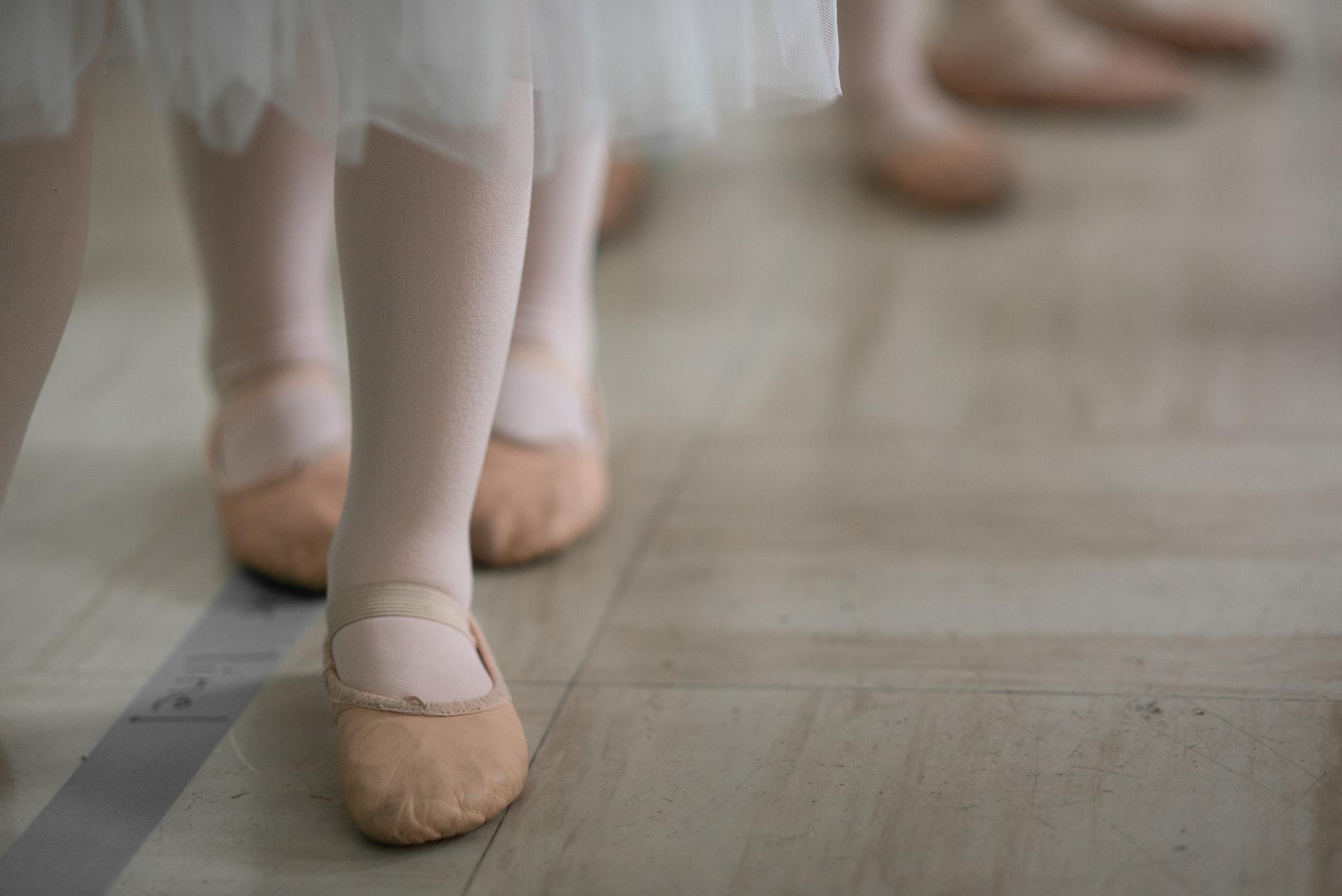 Ballet dansers in ballet schoenen