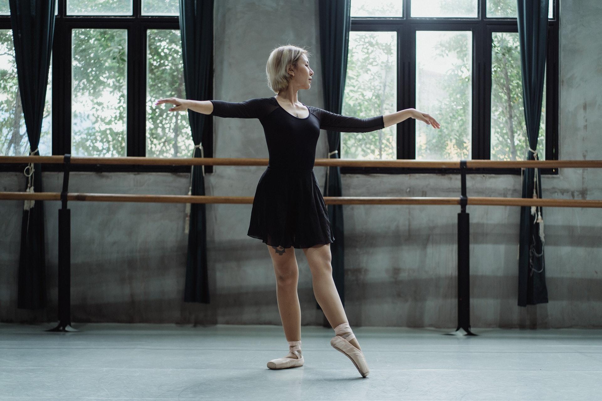 Ballet danser in dansstudio