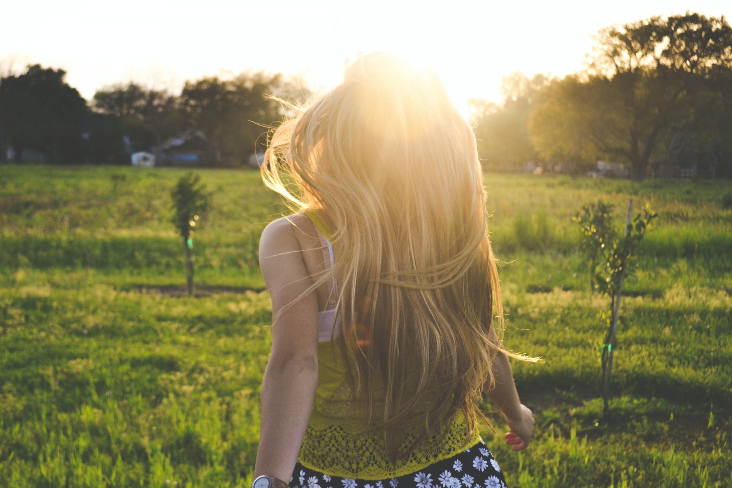 Vrouw in gras