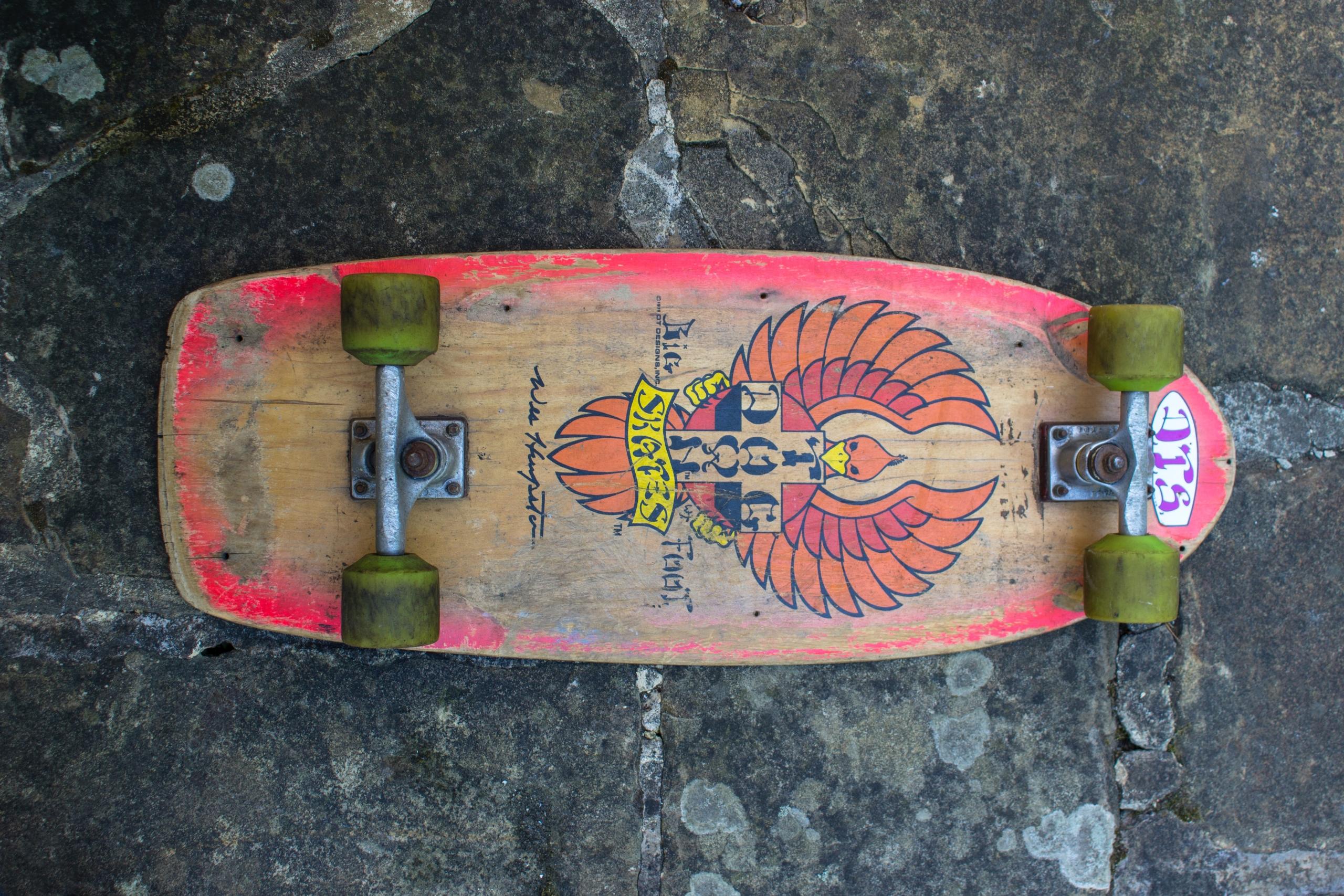 Een van de eerste skateboards