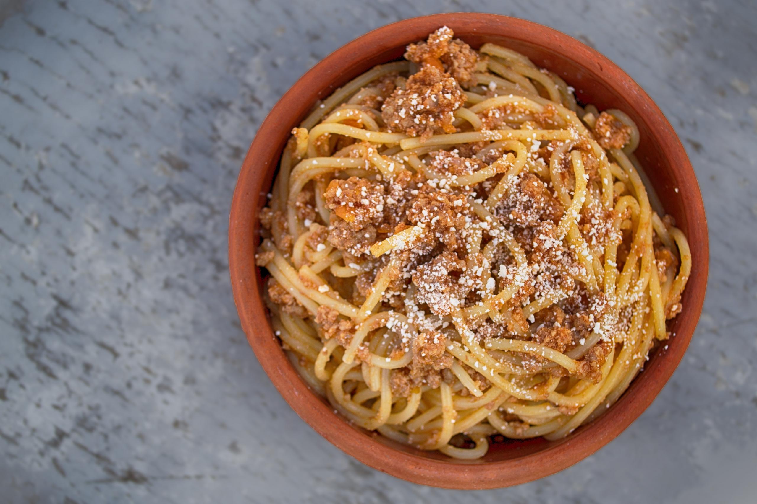 Bord met spaghetti