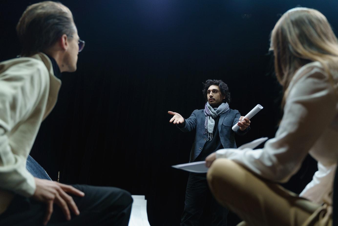 Mensen doen auditie voor een rol in een film