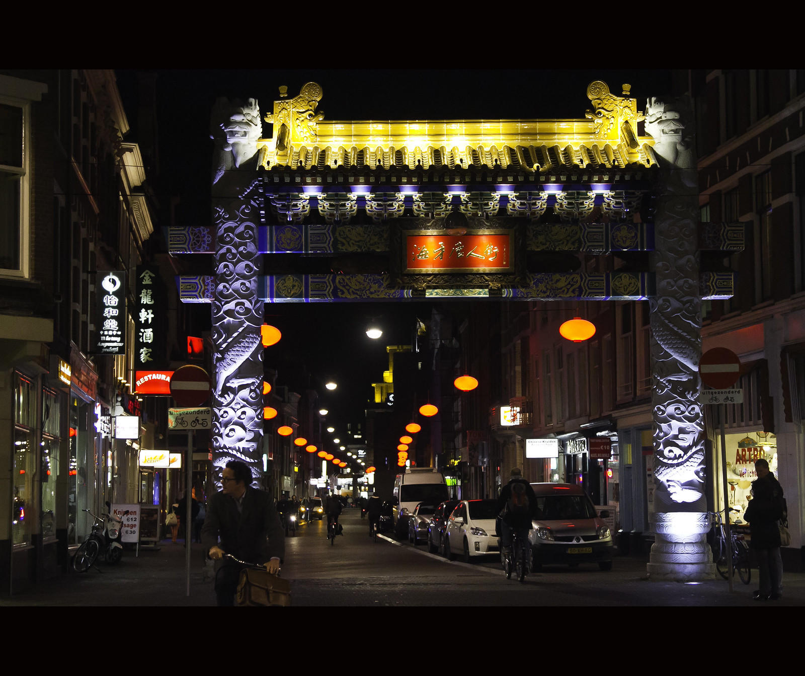 Ga naar China town in Den Haag om Chinese mensen te ontmoeten