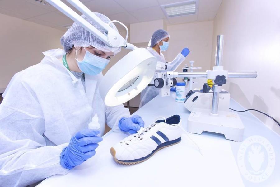DNA onderzoek op gymschoen