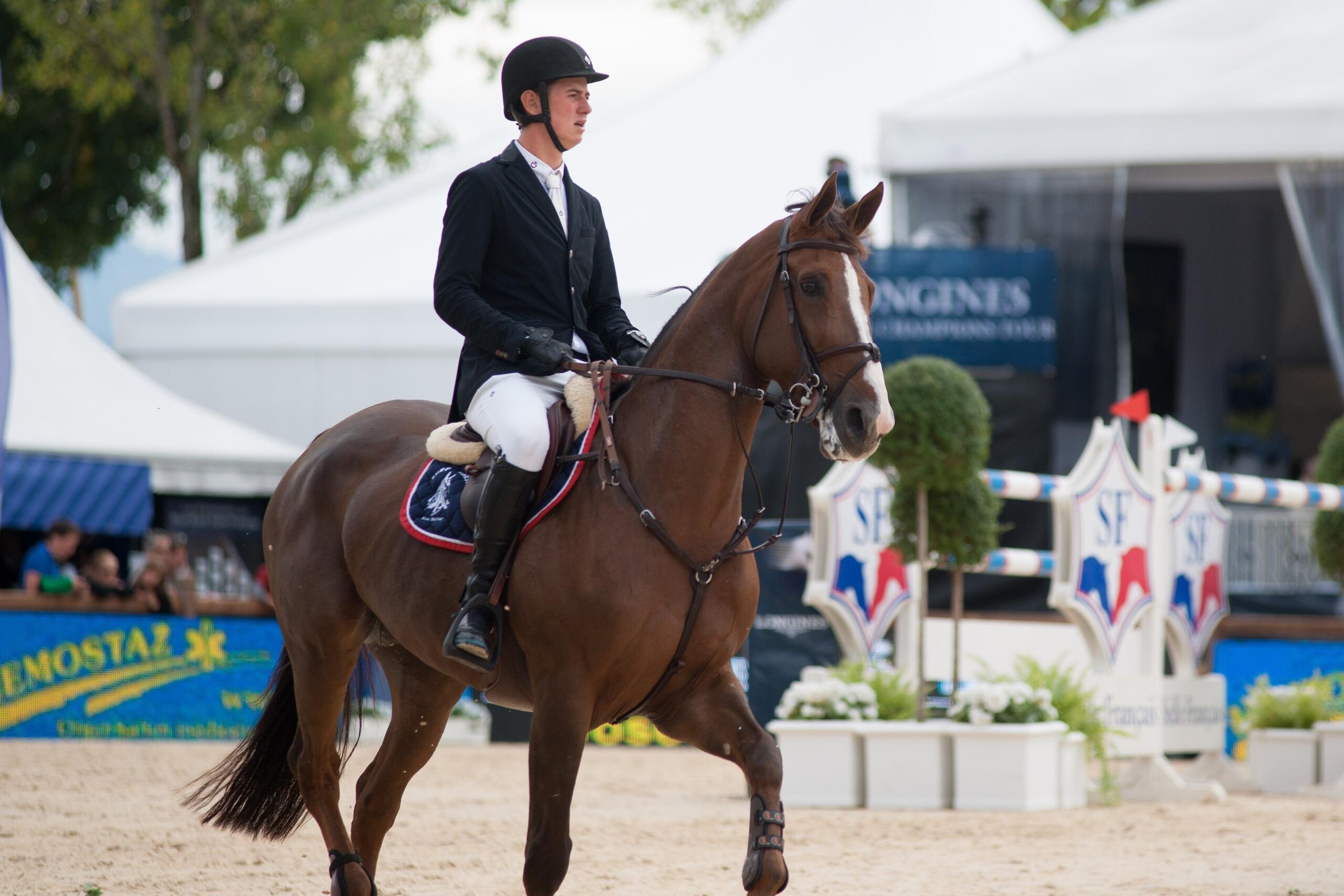 Jos Verlooy rijdt met Farfelu de la Pomme tijdens de Longines Global Champions Tour van 2013. De Belgische ruiter bouwde al op jonge leeftijd ervaring op binnen de internationale jumping | Bron: Fanny Schertzer, via Wikimedia Commons