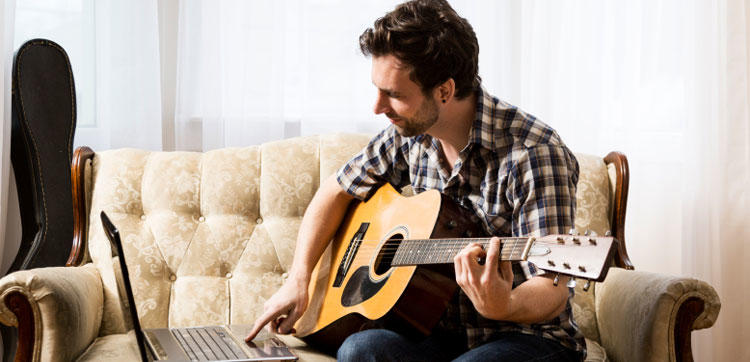 Apprendre à jouer de la guitare sans prendre de cours de musique.