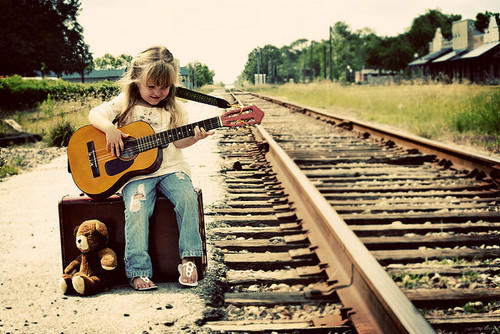 Il n'y a pas d'age pour commencer la guitare (débutant enfant).