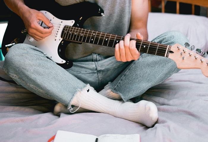 Comment avancer en cours de guitare ? 
