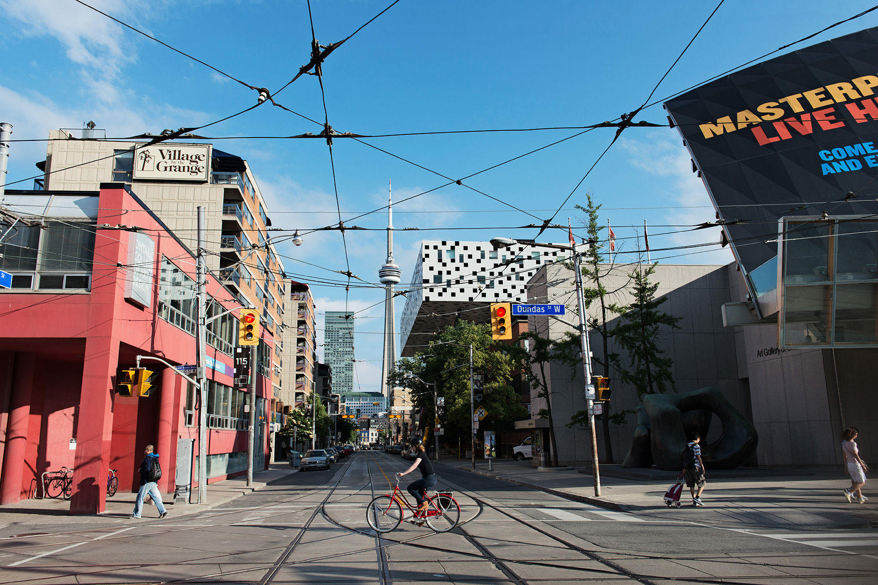 Partir à Toronto pour apprendre à parler anglais.