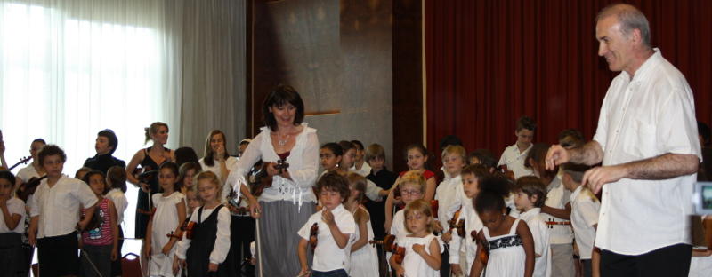Mon enfant cherche des cours de guitare à Lyon.
