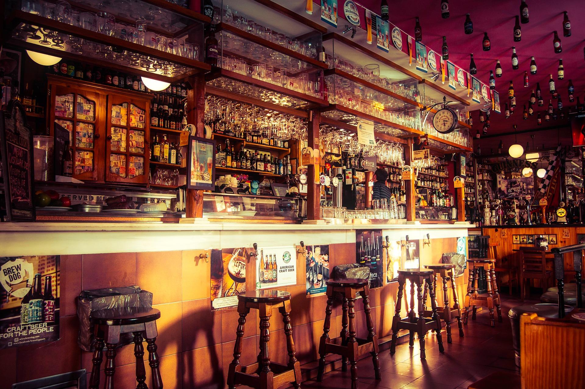 S'immerger dans un environnement anglophone, c'est aussi aller au bar pour communiquer avec les locaux ou expatriés !