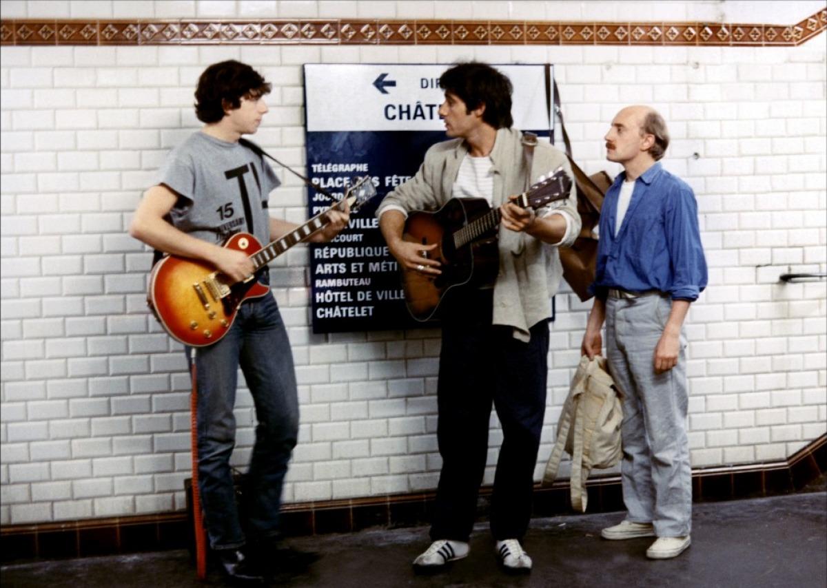 Comment jouer de la guitare dans le métro ? 