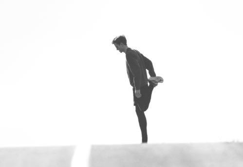 Toute bonne pratique d’un sport, peu importe laquelle, débute toujours par une séance d’échauffement.