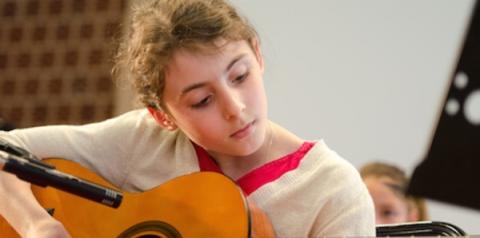 Comment bien débuter la guitare à Lille ?