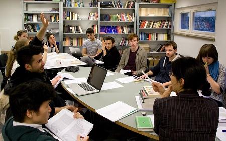 Quel établissement reçoit des élèves pour des cours d'espagnol le soir à Bordeaux ?