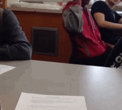 Apprendre à ne pas regarder la solution d'un problème de maths.